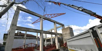 Çukurca İzvat Camii’nin çatı montajı başladı
