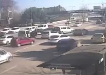 Bursa’da ortalık savaş alanına döndü! 9 araç birbirine girdi