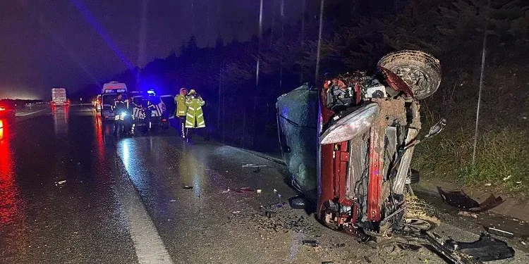 Takla atan araçtan fırlayan 4 kişi çalılık alanda bulundu