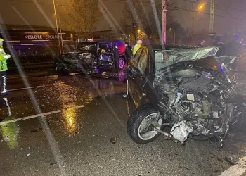 Bursa’da 4 aracın karıştığı zincirleme kazada 1 kişi öldü