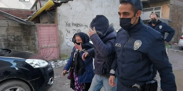 Çaldıkları araçla şehir turu atarken yakalandılar