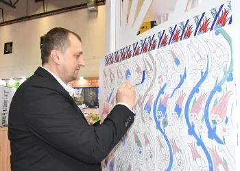 EMİTT 2022’de binlerce kişi İznik Çinisi boyadı