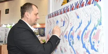 EMİTT 2022’de binlerce kişi İznik Çinisi boyadı