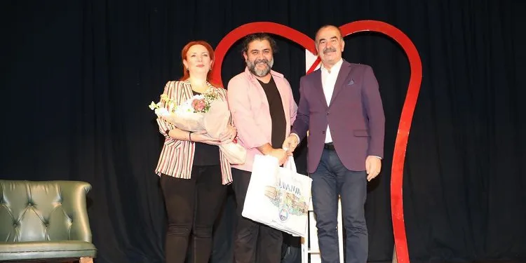‘Aşk 1 şey değildir’ Mudanya’da sahnelendi
