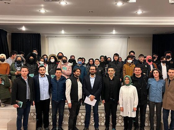 Akademisyenler Bursa'da gençlere tecrübelerini aktardı