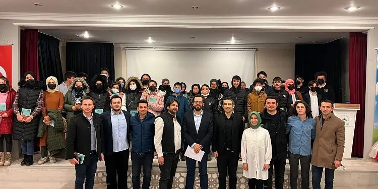 Akademisyenler Bursa’da gençlere tecrübelerini aktardı
