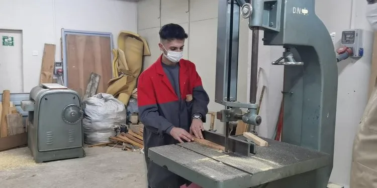 Bursa’da öğrenciler hem okuyor hem kazanıyor