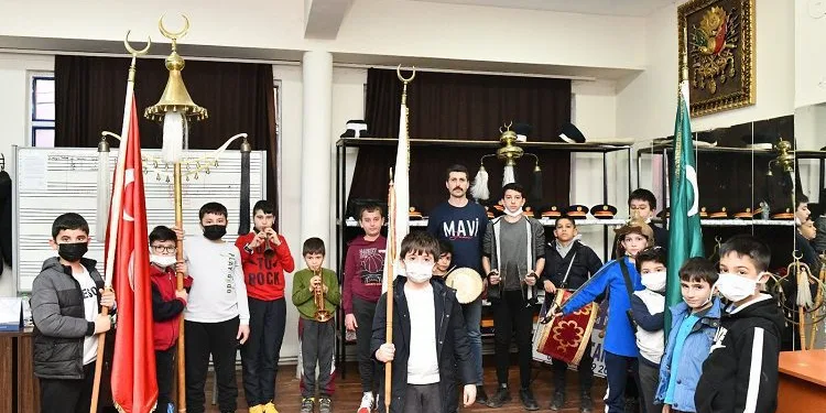 Bursa Mustafakemalpaşa’da çocuklara mehteran kursu