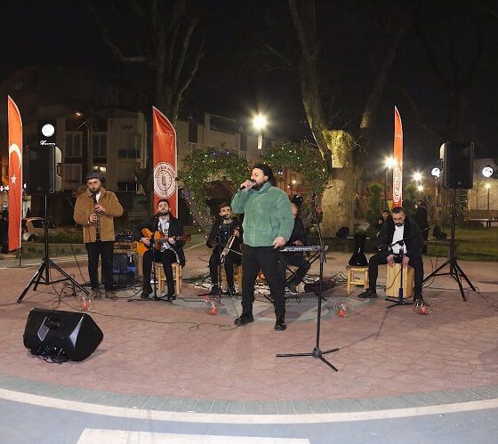 Bursa Gürsu'da sevgililer günü konserle kutlandı