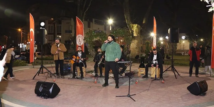 Bursa Gürsu’da sevgililer günü konserle kutlandı