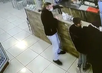 Bursa’da müşteri gibi girdiği dükkanda hırsızlık yaptı