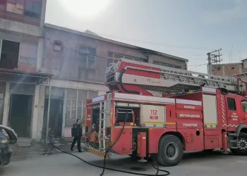Bursa’da çatı yangınında 30 tavuk telef oldu