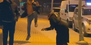 Çakarlı lambayı oğlunun başında parçaladı