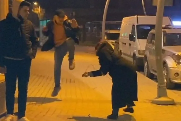 Çakarlı lambayı oğlunun başında parçaladı