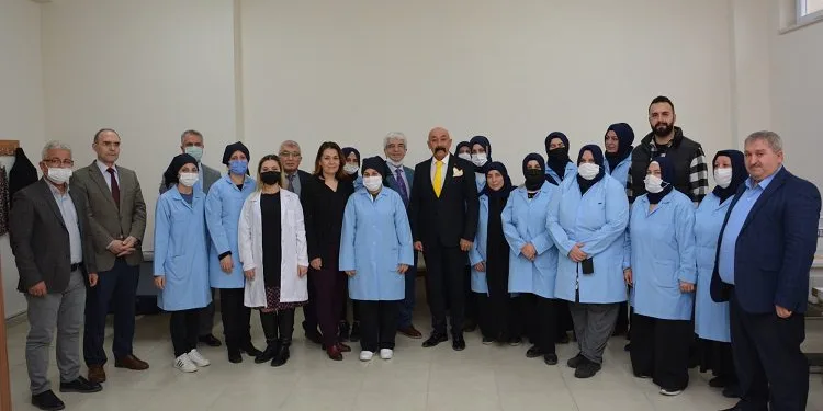Bursa’da çocuklar sınıfta, anneler iş başında