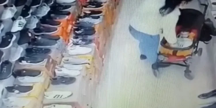 Bursa’da hırsızlık yapmak için bebeğini kullandı