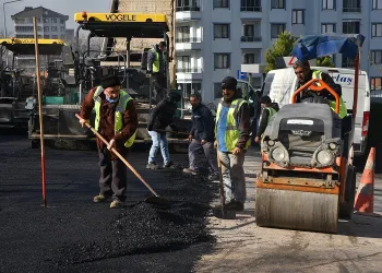 Bursa Caddesi sıcak asfaltla kaplandı