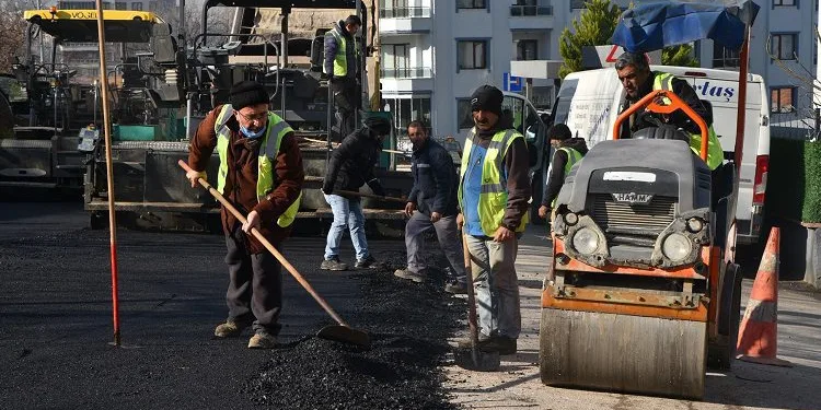Bursa Caddesi sıcak asfaltla kaplandı