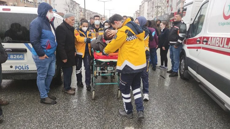 Bursa’da baba ve oğluna araba çarptı
