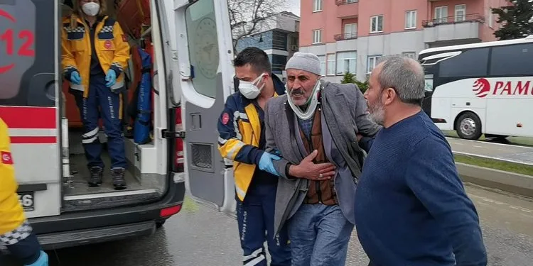 Bursa’da kamyonet ile otomobil çarpıştı