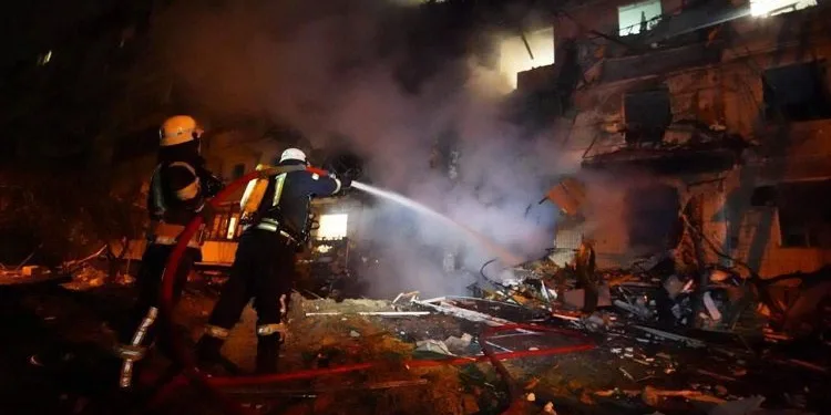 Kiev, güne ağır bombardıman saldırılarıyla uyandı