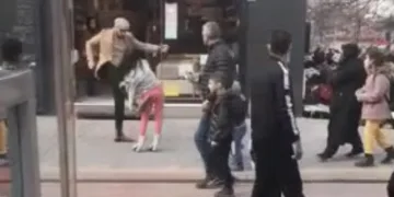 Bursa’da herkesin gözü önünde genç kızı tekmeledi