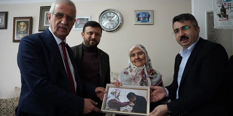 Başkan Yılmaz ev ziyaretleriyle gönül alıyor