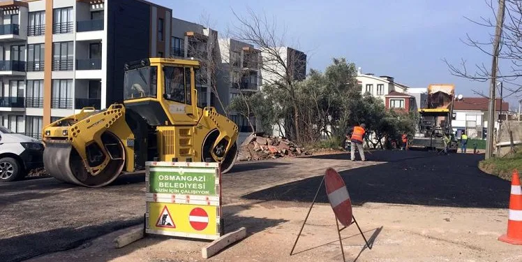 Bursa Osmangazi’de asfalt mesaisi devam ediyor