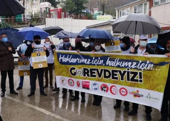 Bursa’da hekimler ve sağlık çalışanları grevde