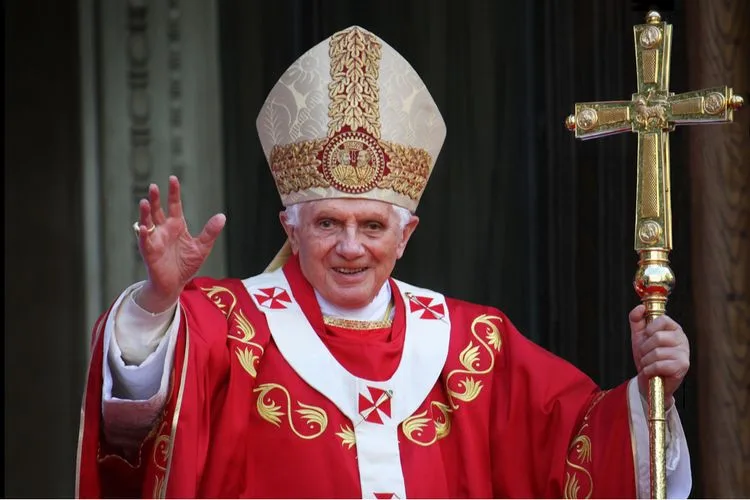 Papa 16.Benedict sessizliğini bozdu özür diledi