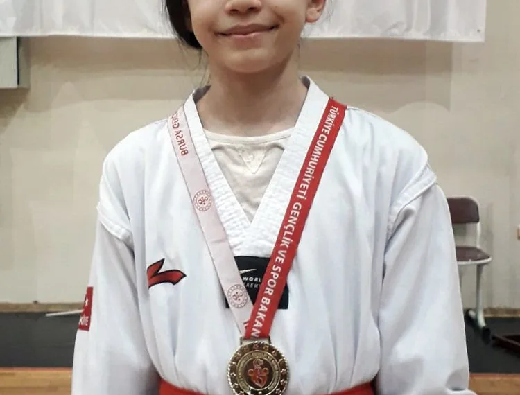 Osmangazili taekwondocu zirveye oturdu