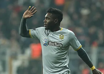 Bursaspor’da Thievy Bifouma’nın lisansı çıktı