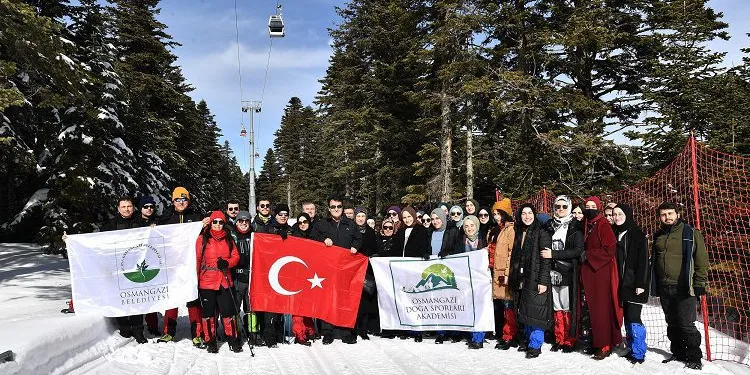 Başkan Dündar gençlerle doğa yürüyüşünde