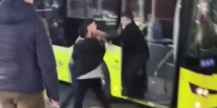 Şirinevler’de otomobil sürücüsüyle İETT şoförünün yol kavgası