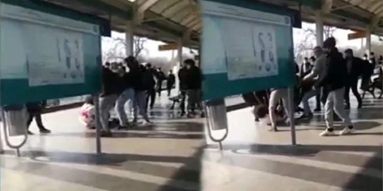 Bursa’da metro istasyonunda kavga!