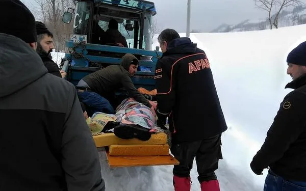 Karda şişme botla kayarken duvara çarpıp yaralandı