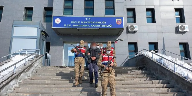 Terör örgütü üyeliğinden hapis cezasıyla aranan 2 kişi yakalandı