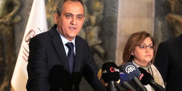 Bakan Özer’den öğretmenlik meslek kanunu açıklaması