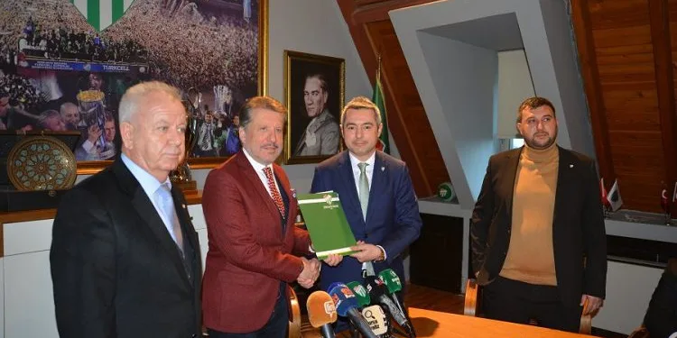 Bursaspor’un yeni başkanı mazbatasını aldı