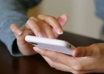 Emsal karar: Telefonu izinsiz kullandı, işinden oldu