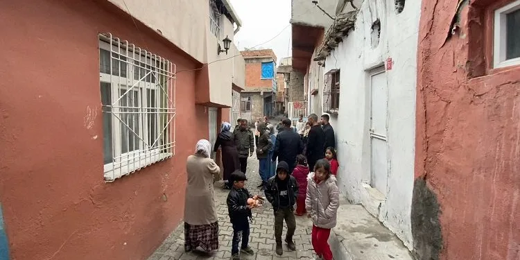 Isınmak isterken akıma kapılarak öldü