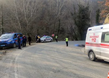 Motosikletle kamyona çarptı, olay yerinde can verdi