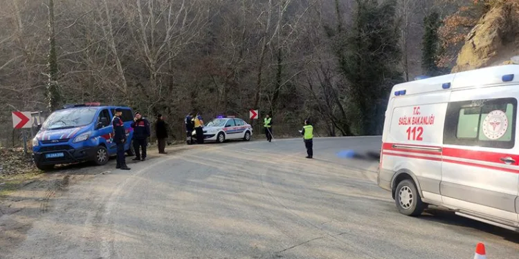 Motosikletle kamyona çarptı, olay yerinde can verdi