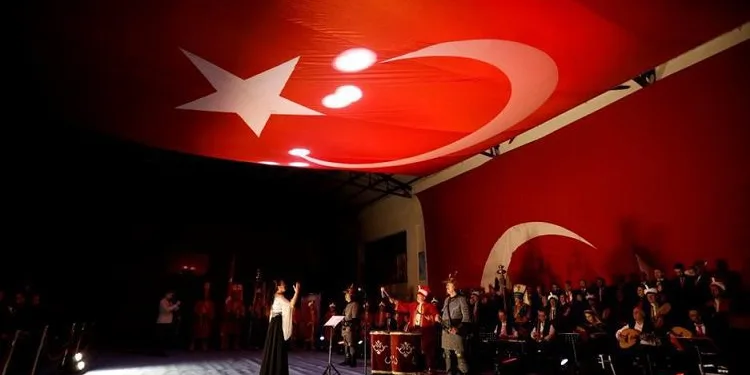 Çanakkale zaferinin 107. yılı muhteşem geceyle anıldı