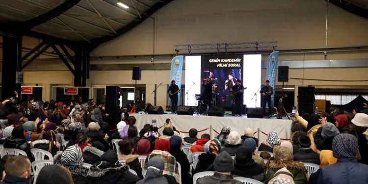 Riva Orkestrası İnegöl’de alışveriş şenliğine renk kattı
