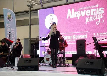 İnegöl’de alışveriş şenliği konser etkinliğiyle son buldu
