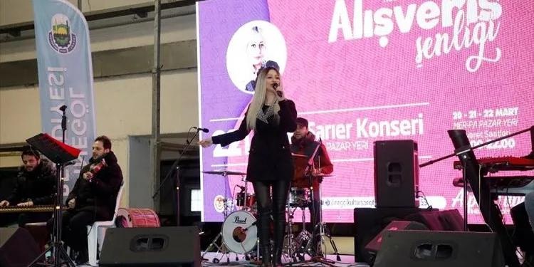 İnegöl’de alışveriş şenliği konser etkinliğiyle son buldu