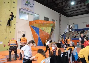 İnegöl’de spor tırmanış yarışmaları nefes kesti
