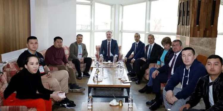 Başkan Taban Kazakistanlı gazetecileri Oylat’ta ağırladı