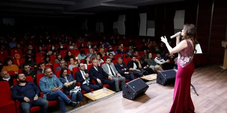 Merve Kayacan sesiyle İnegöllüleri mest etti